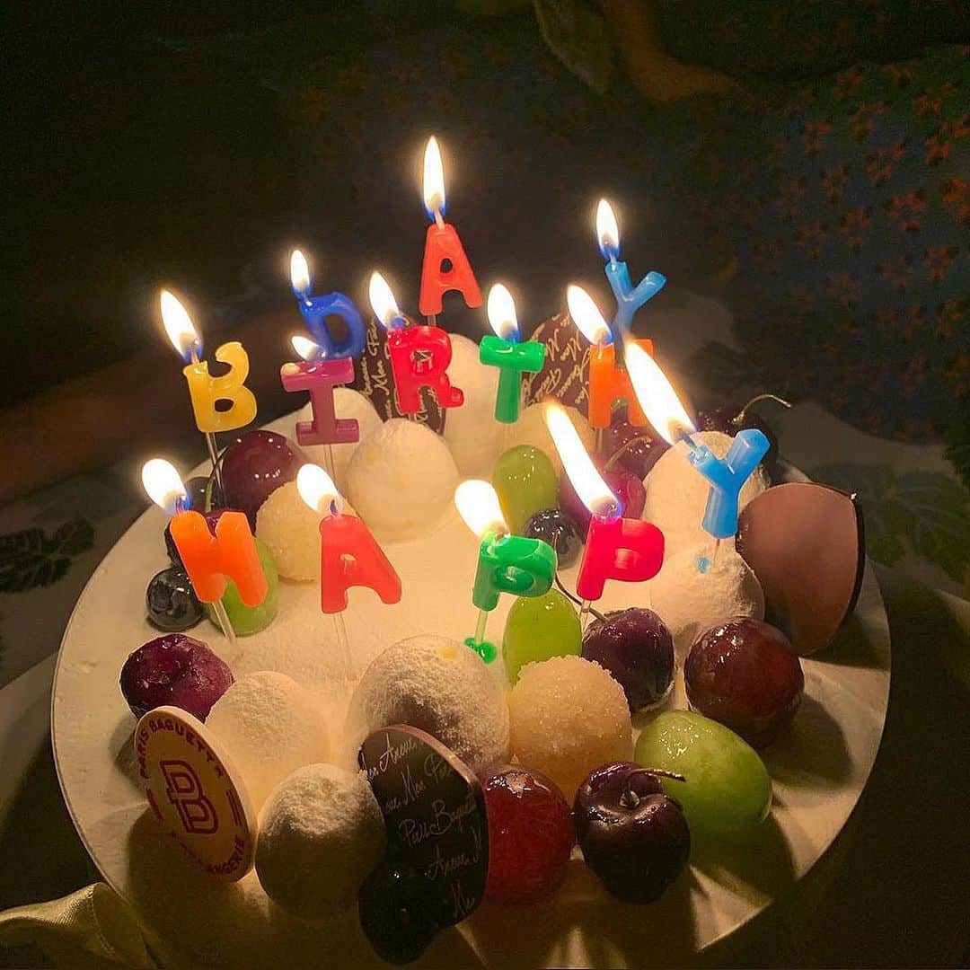 チェ・リのインスタグラム：「축하해주셔서 모두 감사합니다 ♥️ #HBD」