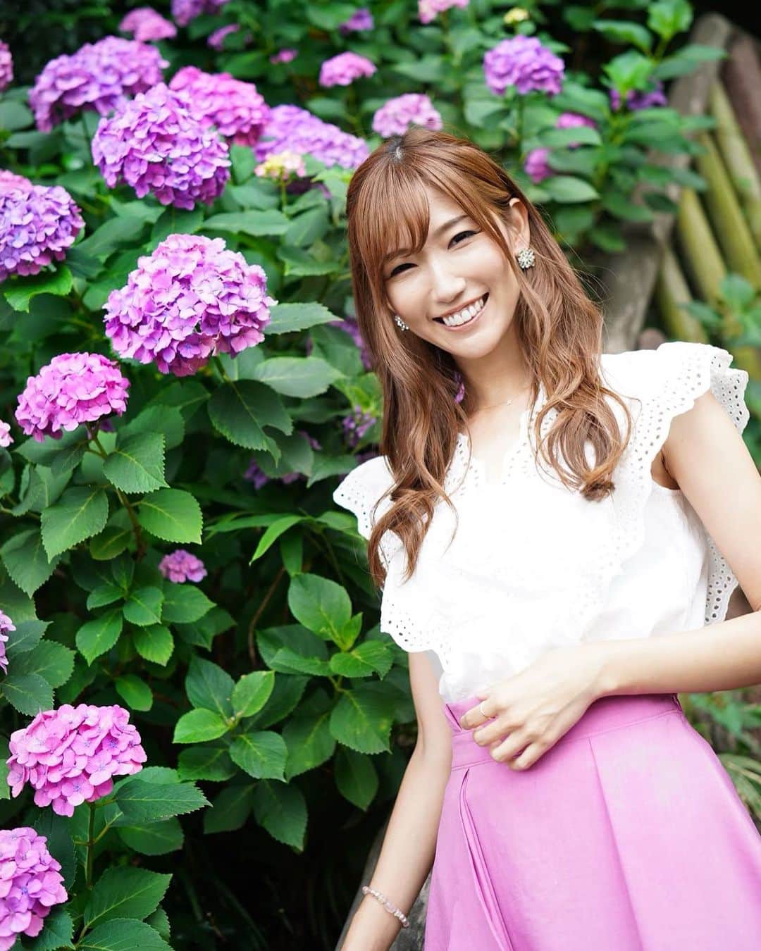 美波千夏さんのインスタグラム写真 - (美波千夏Instagram)「7月もよろしくお願いします💠紫陽花、意外とまだ綺麗に咲いてるところ多いですね😊梅雨早く明けないかなー。 それよりなによりハワイのパッキングが終わりません。助けてください。 .  トップスもスカートも @laisse_passe です💎✨ . . . . . #紫陽花 #飛鳥山公園 #tokyo #japan #レッセパッセ #laissepasse」7月2日 20時26分 - chinatsu_minami