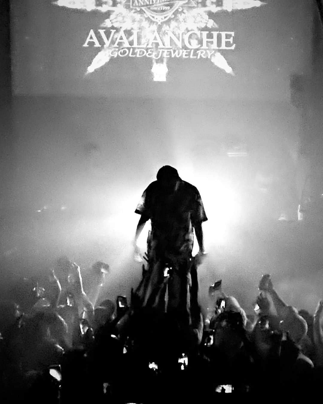 Kayzabroのインスタグラム：「AVALANCHE 20th Anniversary Party @ HARLEM  協力してくれた出演アーティストと来てくれたみんなのおかげで最高の20周年パーティになりました これからも楽しいことやってくんで宜しくお願いします🙇‍♂️ @avalanche_goldandjewelry #shibuya #tokyo」