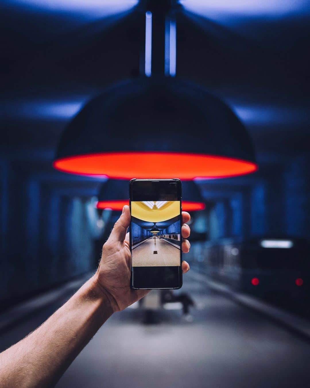 Thomas Kakarekoさんのインスタグラム写真 - (Thomas KakarekoInstagram)「exit strategy  took my #GalaxyS10+ for a little shoot around Munich‘s Westfriedhof station, a place that I wanted to visit for years but never managed to. (1) Westfriedhof station through the Infinity-O Display of my #GalaxyS10+ (2) A short video showcasing the new ultra wide angle feature (3) Captured with the Smart Camera of my #GalaxyS10+ #berlin #withgalaxy Anzeige」7月2日 20時43分 - thomas_k