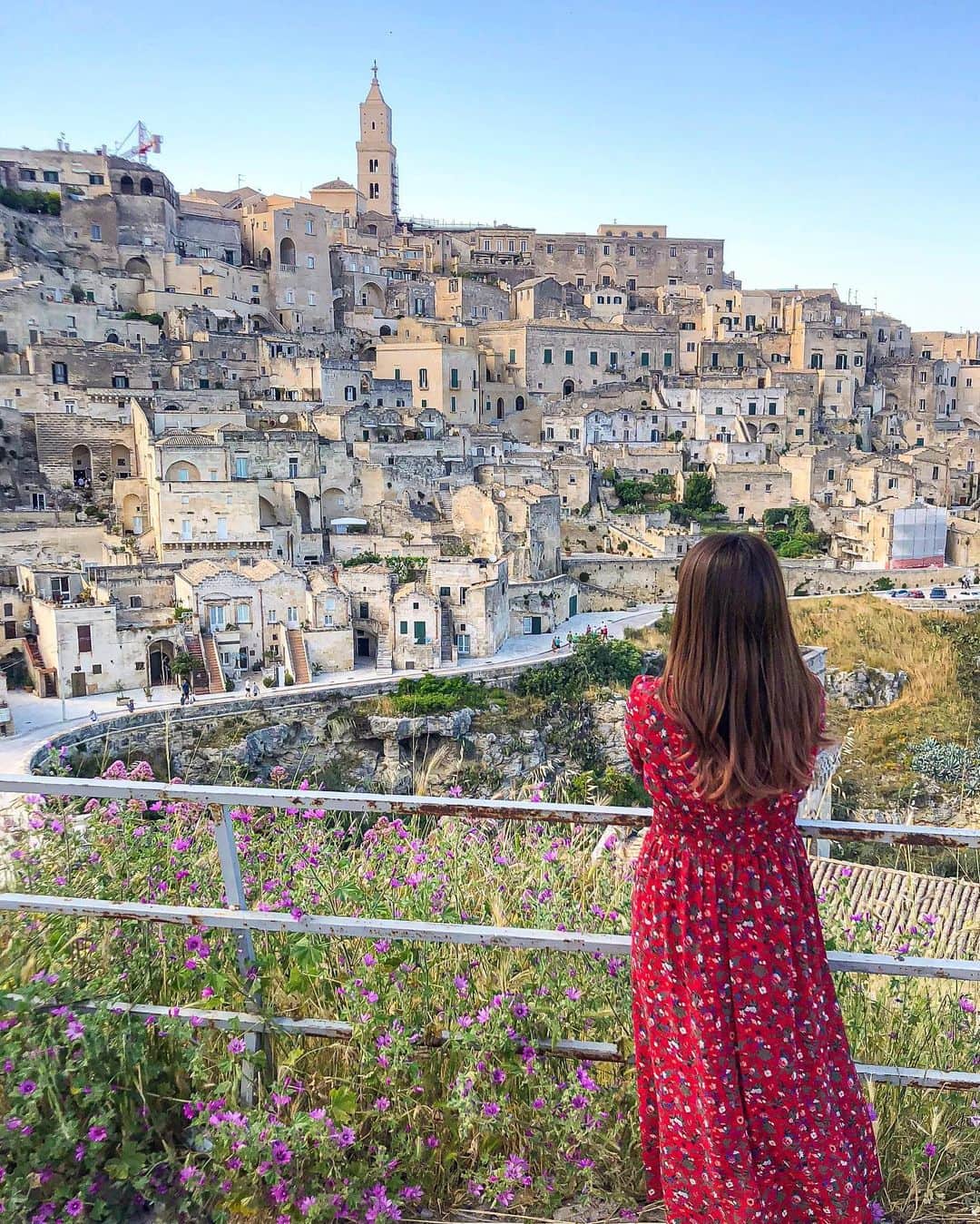 田島知華さんのインスタグラム写真 - (田島知華Instagram)「【Italy🇮🇹Matera】“European Capital of Culture in 2019”. Matera is a sepia-colored world. This scenery feels nostalgic.  ノスタルジックでどこか寂しさも感じるセピア色の世界。 サッシという洞窟住居が広がる世界遺産のマテーラです。  マテーラは学生の頃から気になっていた旅先なのですが、 今回訪れることにしたのは今年最も行くべき注目の地だから。 2019年欧州文化首都にマテーラが選ばれ、 今、全世界が注目する旅先となっています✨ Copyright © TAJIHARU  PENTAX K-1 MarkⅡ HD PENTAX-D FA 28-105mmF3.5-5.6ED DC WR _ #たじはるトリップ #TAJIHARU_italy #イタリア #南イタリア #マテーラ #ヨーロッパ #女子旅 #旅ガール #カメラ女子 #イタリア旅行 #スカイスキャナー #スカイスキャナー旅写真 #italy #southitaly #basilicata #matera #europe #igerseurope #igersitaly #topeuropephoto #topitalyphoto #visititaly #visitmatera #europeancapitalofculture #europeancapitalofculture2019 #wonderful_places #beautifuldestinations #beautifulplace #earthpix #discoverearth」7月2日 20時47分 - haruka_tajima