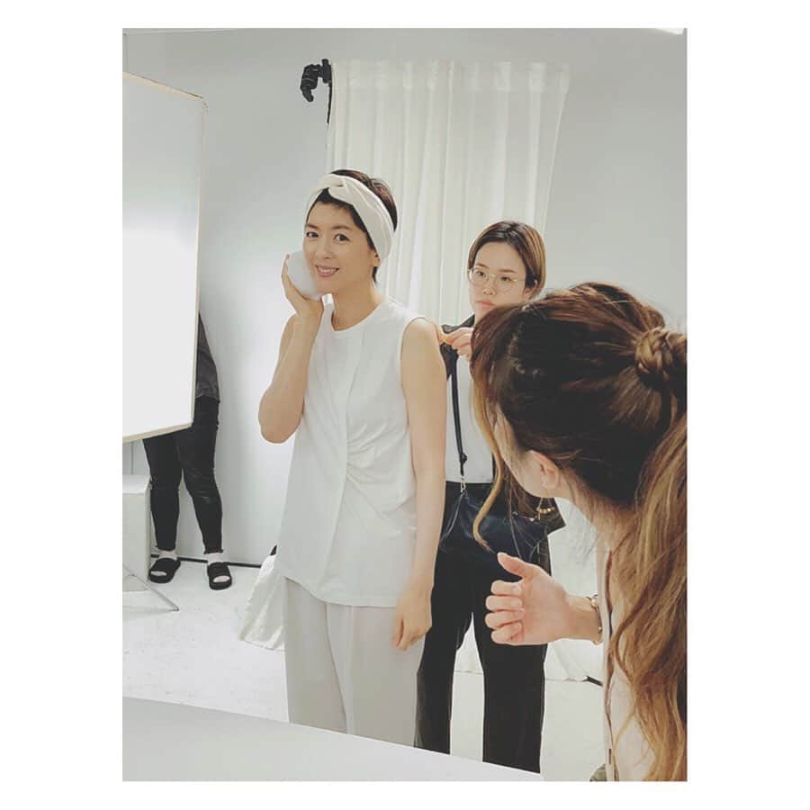 中山忍さんのインスタグラム写真 - (中山忍Instagram)「和やかで楽しい撮影でした😊 もっちもちの泡が気持ち良い〜❣️ 「スノーパウダーウォッシュ」クレソワン化粧品 #スノーパウダーウォッシュ #泡 #もちもち」7月2日 20時51分 - _shinobu_nakayama_