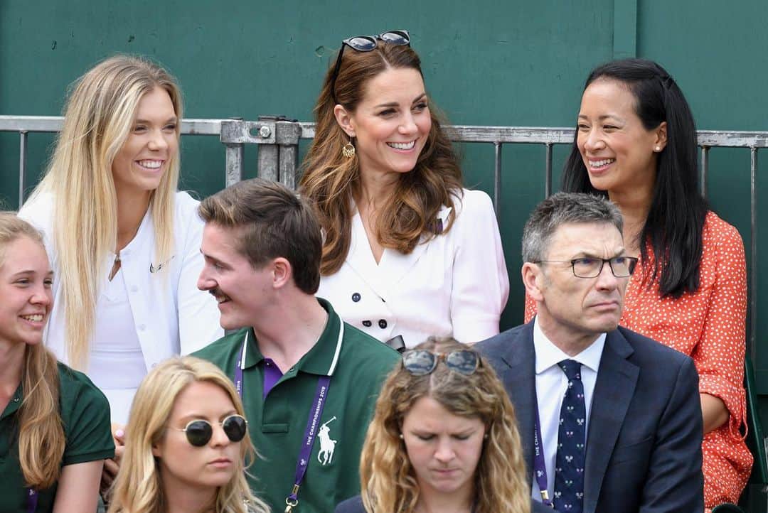 WTA（女子テニス協会）さんのインスタグラム写真 - (WTA（女子テニス協会）Instagram)「Royal sighting! 🤩 The Duchess of Cambridge cheers on @harriet_dart at #Wimbledon with @katiecboulter & @annekeothavong 🇬🇧」7月2日 21時06分 - wta