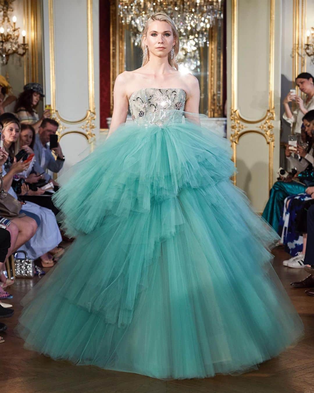 Steven Khalilさんのインスタグラム写真 - (Steven KhalilInstagram)「Introducing #DameEnFleurs, the new couture collection by #StevenKhalil. Presented overnight at #PFW, the collection is inspired by the fragility of flowers and the strength of their beauty.  Production: @mephistophelesproductions Makeup: @lizbombenmakeup」7月2日 21時16分 - steven_khalil