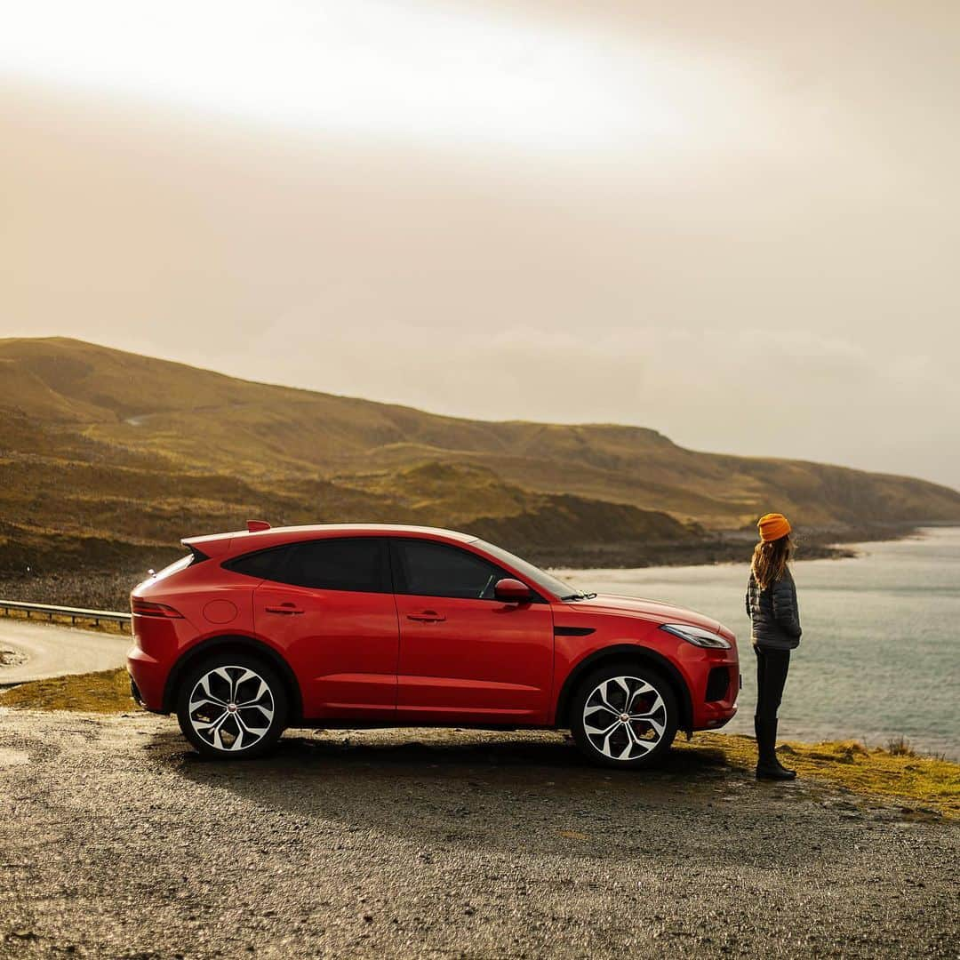 Jaguarさんのインスタグラム写真 - (JaguarInstagram)「Follow the sun. Not the crowd.  #JaguarJourneys #Jaguar #EPACE #AWD #Luxury #Compact #Performance #SUV #Design #InstaCar #CarsofInstagram #Scotland #UK」7月2日 21時09分 - jaguar