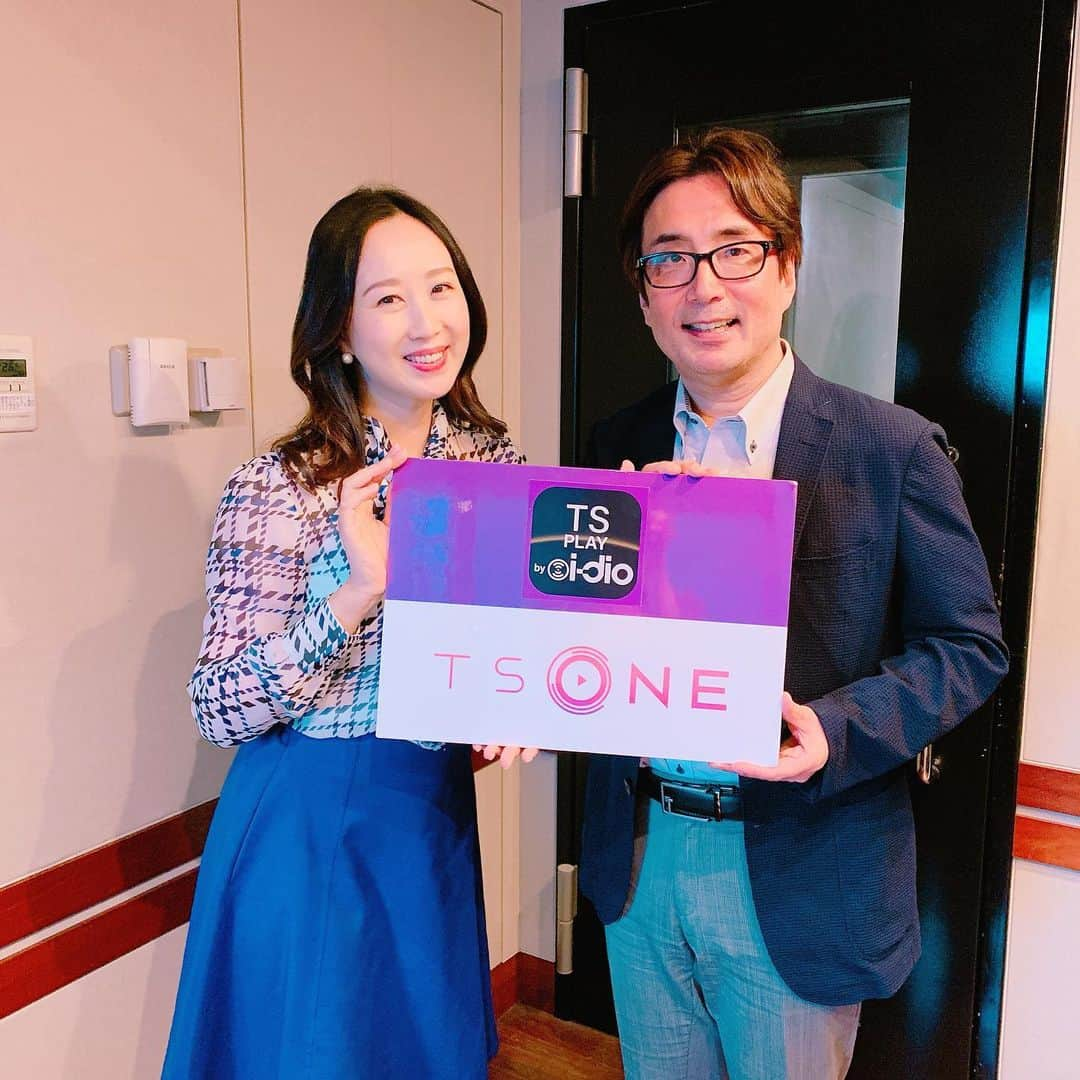 酒向杏奈さんのインスタグラム写真 - (酒向杏奈Instagram)「. 一昨日はラジオ番組「GINZA 4 STUDIO STAR SPECIAL」の収録でした💡 . 久しぶりのお仕事復帰にドキドキ💓 . 最近、ほぼ赤ちゃんとしか接していなかったので、言葉が出てくるか心配でしたが💧 アナウンサーの立花さんのサポートのお陰でとてもリラックスして楽しくお話させていただきました〜😊 . ラジオ番組では、近況や宝塚時代のこと。メンタルトレーナーになったキッカケ。今度のトークセミナーでのテーマ・タカラジェンヌのメンタリティについて等お話させて頂いています。 . 番組は《TS ONE》でオンエア❗️ ❶7/11(木)13:00〜13:30 ❷7/12(金)22:30〜23:00 ❸7/13(土)8:30〜9:00 . そして、GINZA 4 STUDIOで《８月3日(土)12:30〜スペシャルセミナー》を行うことになりました。 . ※NU dish さんのHPでもうアップされていますが、私からも詳細を近日中にお知らせさせていただきます。 . 日本を離れる前に、もう自分ではセミナーを開く予定はなかったのでお声がけ頂いたことに感謝です✨ . 今回はランチ付きで、アナウンサーの立花さんとトーク形式という新しいスタイルになるので私自身とっても楽しみです♪ . #ラジオ番組 #TSONE #GINZA4STUDIO #アナウンサー #立花裕人さん #NUdish #銀座 #ビーガン料理 #ランチ付き #トークセミナー #8月3日(土) #12時30分〜 #酒向杏奈ブログ更新」7月2日 21時10分 - annacotta715