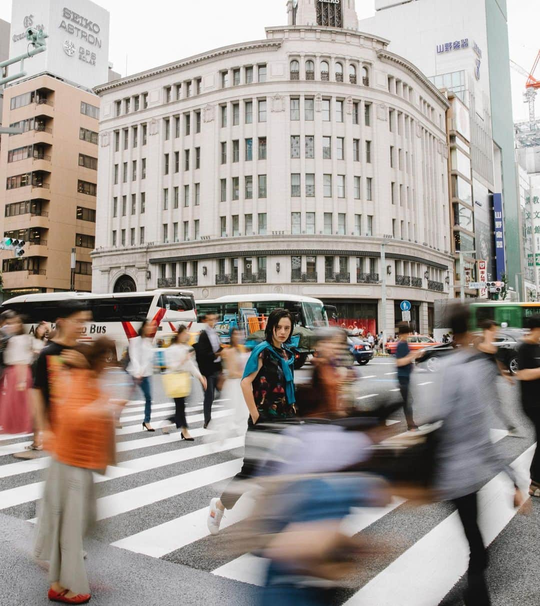 Paul Smith Japanさんのインスタグラム写真 - (Paul Smith JapanInstagram)「AGENT WALK 🕶 . Photography : @yukubo Model : @emismi_mc . . . #PaulSmithxMIB #PaulSmith」7月2日 21時18分 - paulsmithjapan