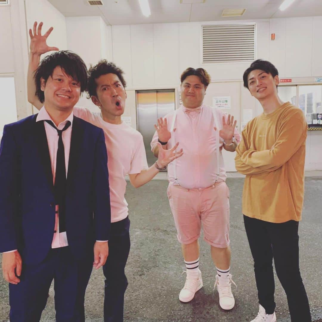 たかのりさんのインスタグラム写真 - (たかのりInstagram)「ダブルアートとのユニットライブありがとうございました。 また次回やる時は是非お越し下さいませ。 引き続き、主催ライブよろしくお願いします。 【７月１４日（日）】 トークライブ 『ツートライブの正味の話3～ネタとトーク～』 会場:ZAZA POCKET'S 開場20:30/開演20:45/終演21:45 前売¥1.200/当日¥1.500 新ネタ２本して、そこからコンビでのトークライブになります。 【８月１０日（土）】 ツートライブ単独ライブ 「ある晴れた日の一本マイク、炎天下、遠くに蝉の声。」 時間 20:45開演 料金 1200円 会場 よしもと漫才劇場 新ネタライブです、コーナー、VTRなどなど気合い入りまくった１時間ライブになっております。チケットよしもとにてチケット発売中です。」7月2日 21時19分 - takanoritribe