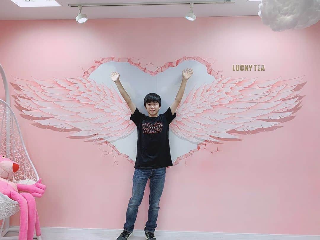 鈴木福さんのインスタグラム写真 - (鈴木福Instagram)「ピンクの羽根がつきました(笑) #鈴木福 #鈴木夢 #羽根 #wing #pink」7月2日 21時23分 - s_fuku_te