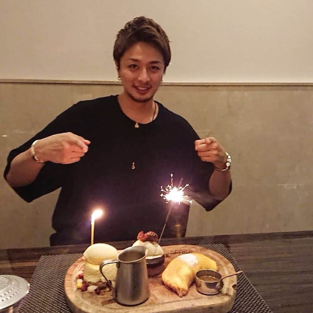 北見寛明さんのインスタグラム写真 - (北見寛明Instagram)「アフターハピバ #誕生日付近は忙しいだろうから #落ち着いたらお祝いしよう #カッコ良すぎ #感謝しかない #恩返しできるよう頑張ります #話は変わるが #最近の悩み事 #モテ期止めたい」7月2日 21時26分 - kitami0625