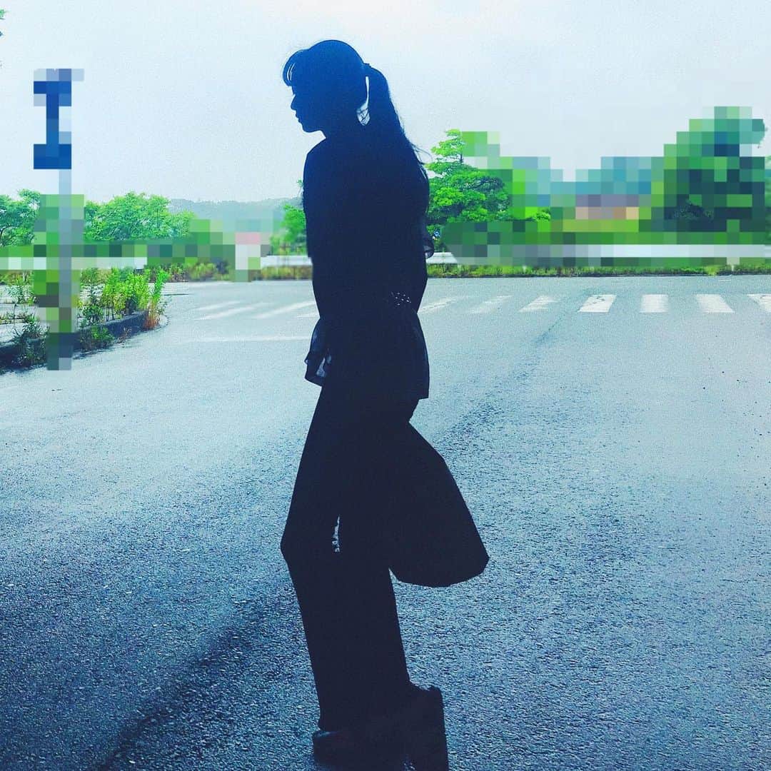 夏目璃乃さんのインスタグラム写真 - (夏目璃乃Instagram)「・ ・ かげかげ♛︎ ・ photo by mommy︎☺︎ ・ #夏目璃乃 #私服 #影 #いい感じ #mummy #ままちゃん」7月2日 21時45分 - natsume_rino