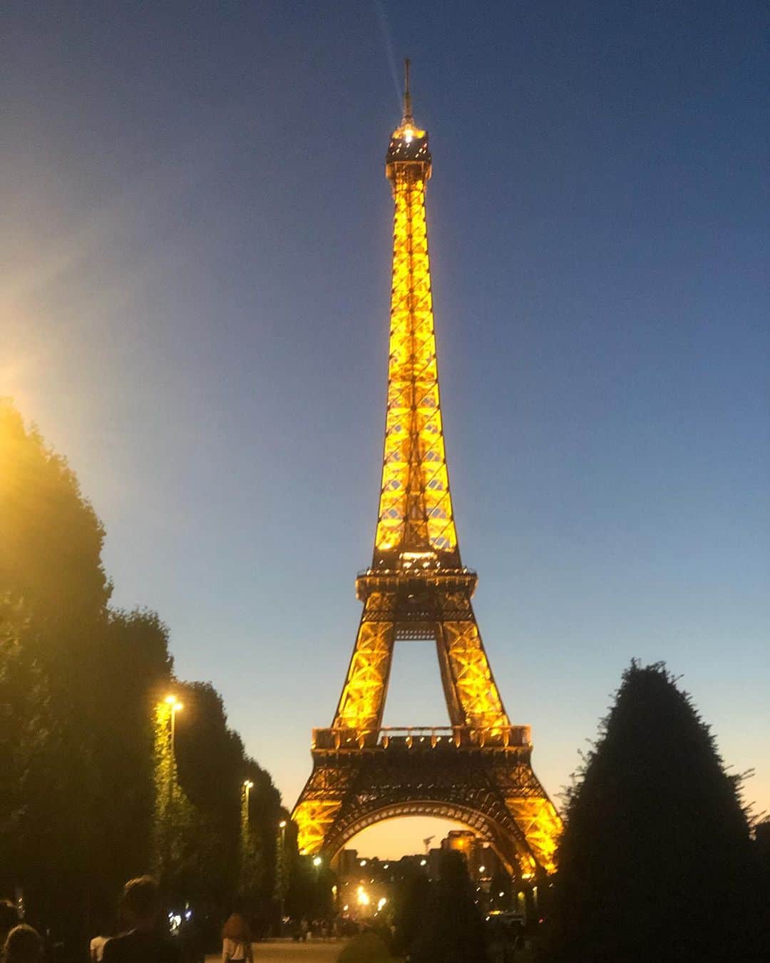 美舟さんのインスタグラム写真 - (美舟Instagram)「Tour eiffel  24:00〜5分だけのライトアップ🌟 これが観たくて来たんです❤️💛💜 #Toureiffel #綺麗 #エッフェル塔 #寒かった #嬉しい #迫力ある #Paris #🇫🇷 #France #思い出」7月2日 21時46分 - mifune2014