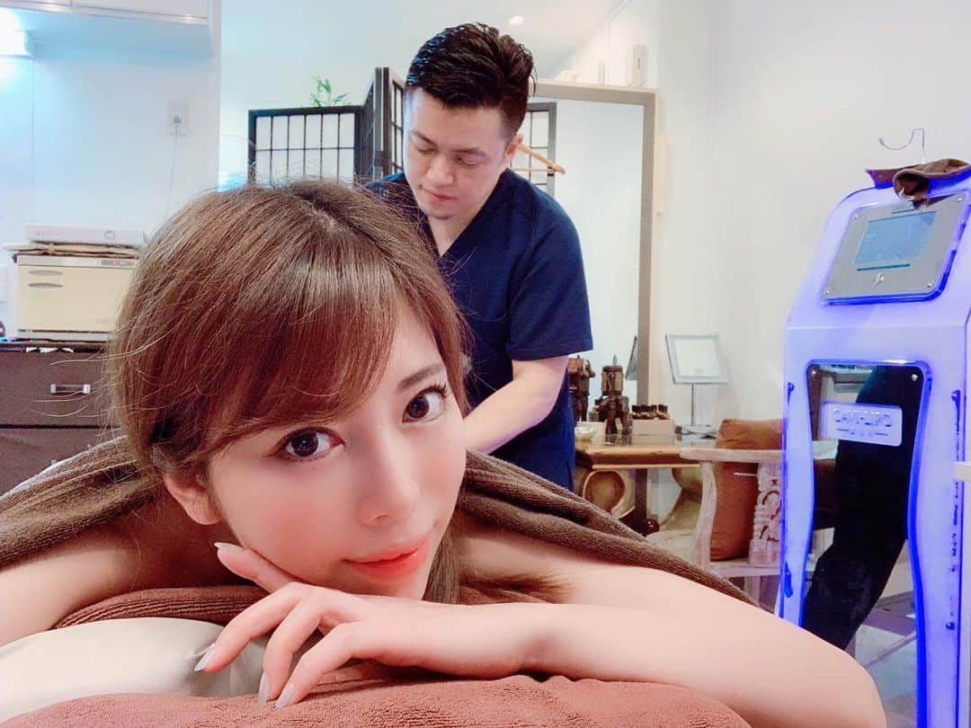 さわいえりさんのインスタグラム写真 - (さわいえりInstagram)「久しぶりに、 麻布十番のユキさんところに(@appeaserelaxation ) 痩身エステに行って来たよ💕  マシンで太ももとお腹の脂肪を溶かしていき、 丁寧にマッサージして頂き、リラックス出来ました☺️ なにより、ユキさんと美容の話題を話すのも楽しくて、 あっという間でした〜♪ すごく柔らかなトークと、丁寧で安心の技術。  前回来た時よりも脚もお尻も綺麗になったみたいで、 トレーナーの腕がいいって言ってもらえました✨ 外人さんみたいよー！って。笑  ホワイトニングやマツエクや脱毛など、トータルビューティーサロンなので、とてもオススメです💕 ・ ・ ・ ・ ・ ・ ・ ・ ・ ・ ・ ・ #麻布十番#エステ#痩身#冷却痩身#下半身吸引#マッサージ#ハンドマッサージ#吸引#EMS#マシン#ホワイトニング#セルフホワイトニング#脱毛#全身脱毛#ツヤ肌#夏#水着#海#大人女子#綺麗になりたい#美容#美容好きな人と繋がりたい#大人可愛い#綺麗#美肌#美容好き#引き締め」7月2日 21時48分 - beauty_eri7