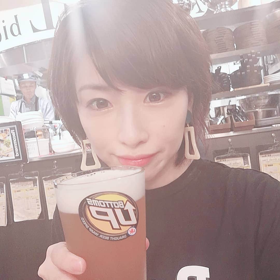 高見こころさんのインスタグラム写真 - (高見こころInstagram)「底から注ぐ⁉️ 生ビールを飲んでみた❗  底から注ぐ事で何がどうとかは正直わからなかった😂  #beer #shibuya #bottomsup #bananaflavor #渋谷ストリーム #クラフトビール #新感覚」7月2日 22時00分 - cocoro_takami