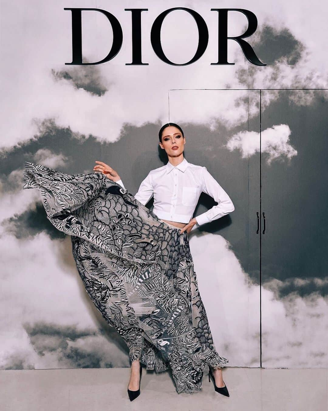 ココ・ロシャさんのインスタグラム写真 - (ココ・ロシャInstagram)「An honor to be back inside the famous @Dior house at 30 Avenue Montaigne for the dark and stormy new collection. Bravo @mariagraziachiuri 👏」7月2日 22時00分 - cocorocha