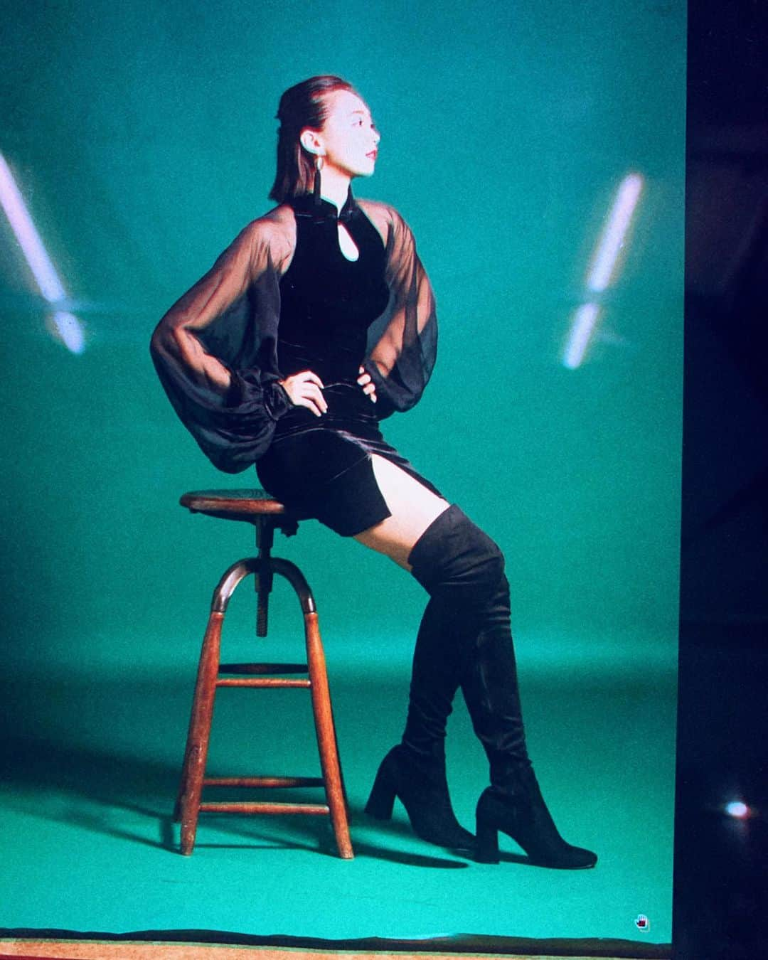 梨衣名さんのインスタグラム写真 - (梨衣名Instagram)「Black China Dress 搭配 knee-high boots 不错吧😘  最新梨衣名。 1枚目確かに、#氷の微笑 っぽい。 (中国バージョン😂 )  #富豪のootd #chinadress #qipao #fashion #女王様 #asianactress #qreen #basicinstinct #脚 #脚フェチ #生脚 #美脚 #絶対領域  #スリット #ニーハイブーツ #チャイナドレス #これでハイキックしたら最高だね #撮るの忘れたぁ」7月2日 22時02分 - leena3.1415926