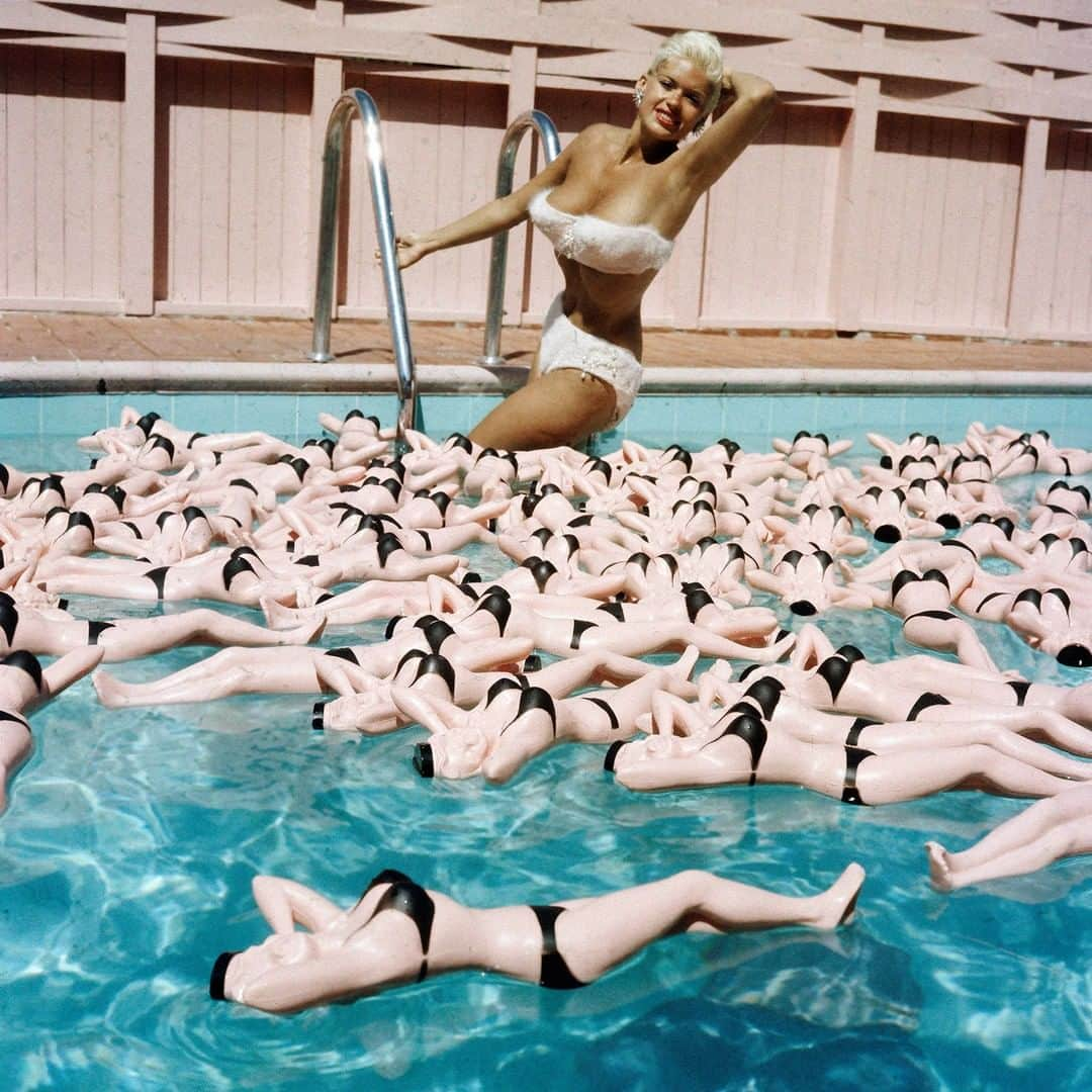 lifeさんのインスタグラム写真 - (lifeInstagram)「LIFE legend Jayne Mansfield posing in a bikini at the edge of a swimming pool filled with bottles shaped like bikini-clad versions of herself in Los Angeles, California, 1957. The bottles were manufactured by Poynter Products, Inc. out of Cincinnati, Ohio. (Allan Grant—The LIFE Picture Collection/Getty Images) #LIFElegends #JayneMansfield」7月2日 22時23分 - life