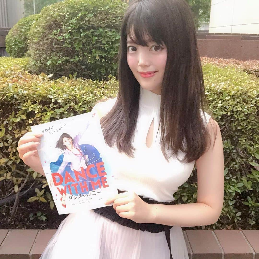 山田あかりさんのインスタグラム写真 - (山田あかりInstagram)「ダンスウィズミーの試写会にみちると行ってきたよ☺️❤️﻿ ﻿ 音楽が聞こえると勝手に身体が踊り出す女の子が主役の映画で、笑えるところが沢山あってみちると終始クスクスしてたよ( ˶´⚰︎`˵ )﻿ ﻿ もともとムロツヨシさんの演技が好きだったから本当に面白かった🤣﻿ ﻿ ﻿ #ダンスウィズミー #ムロツヨシ #映画 #映画試写会 #movie #ムービー #コメディ映画 #コメディ #やしろ優 #映画好きな人と繋がりたい #映画鑑賞 #映画館 #新橋 #ジュリアブティック #トップス #tops #胸空き #juliaboutique #レンアイケイカク #renaikeikaku」7月2日 22時25分 - akari030201