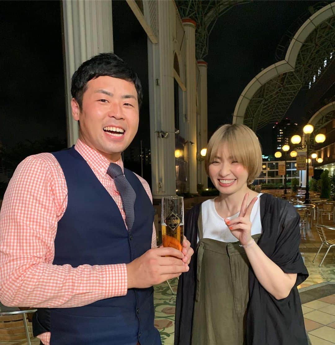 片山真人のインスタグラム：「先日、MAXのミーナさんと1日ドライブしてきました！ 写真はドライブ後のビアガーデン。酔っている…笑 静岡朝日テレビで7月20日（土）午後1時からOA！ 新曲『パルテノン』も6月26日に発売になりました！ #静岡朝日テレビ #MAX #ミーナ さん #ドライブ #静岡 #クラフトビール」