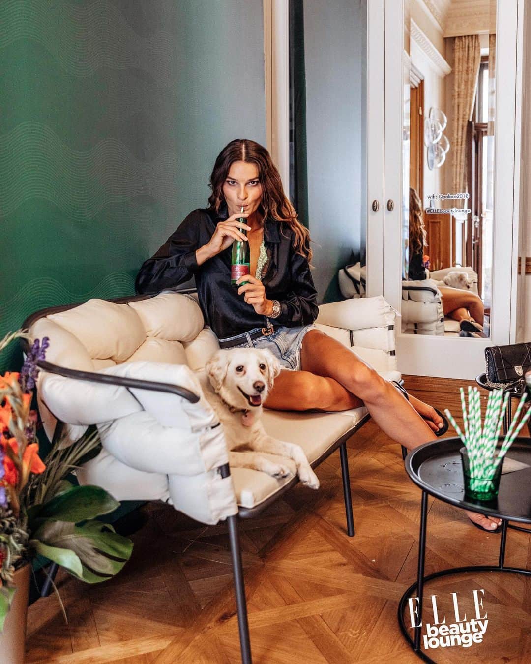 ELLE Czechさんのインスタグラム写真 - (ELLE CzechInstagram)「V #ELLEbeautylounge se líbí @nikolsvantnerova_official i Lilly. 🥰 ____ voda @romerquelleczsk  pohovka @lignerosetprague 📷 @kocourova  #ELLEwater #ELLEstar #romerquelle #mineralnivoda #lignerosetprague #ligneroset #kviff #chill」7月2日 22時29分 - elleczech
