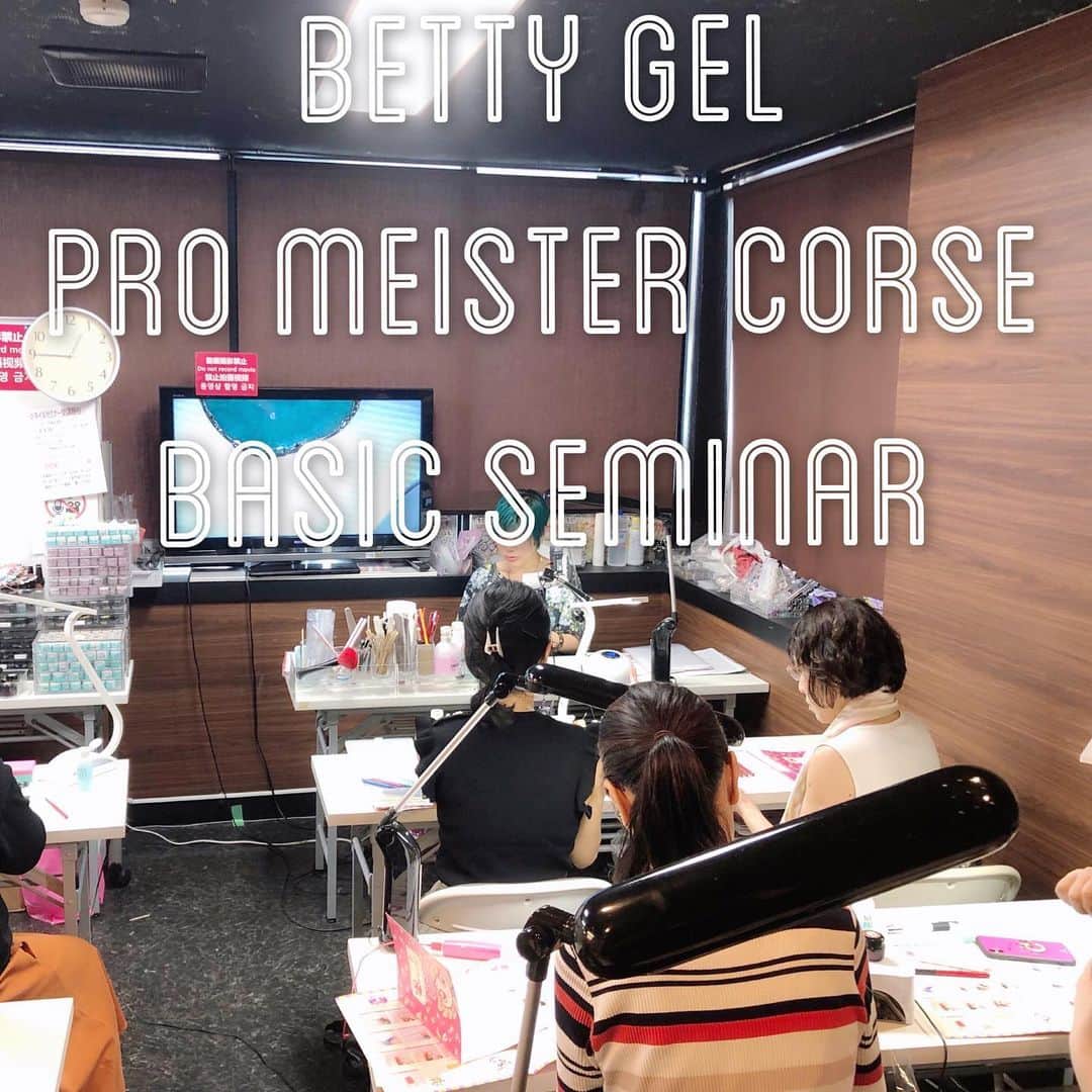 なかやまちえこさんのインスタグラム写真 - (なかやまちえこInstagram)「2019.07.02 Betty gel seminar #Bettygelセミナー #nailseminar #ベティジェルプロマイスター @bettygel⠀#なかやま仕事 #なかやまセミナー ♡ご受講くださった方々ありがとうございました😊tricia卒業生の方々にも会えて話せてとても嬉しかったです♡」7月2日 22時39分 - chiekonakayama