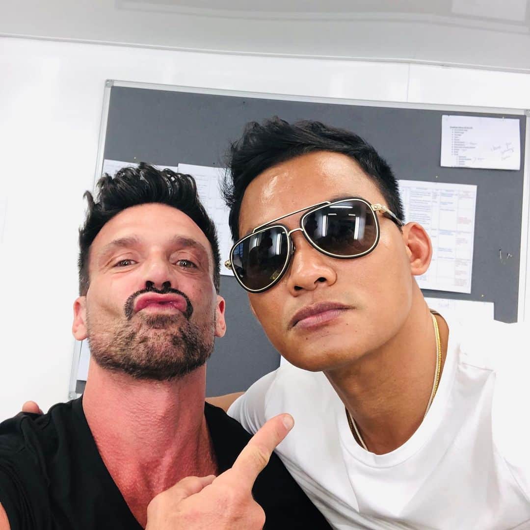 トニー・ジャーのインスタグラム：「Sexy for some time with who this guy?」