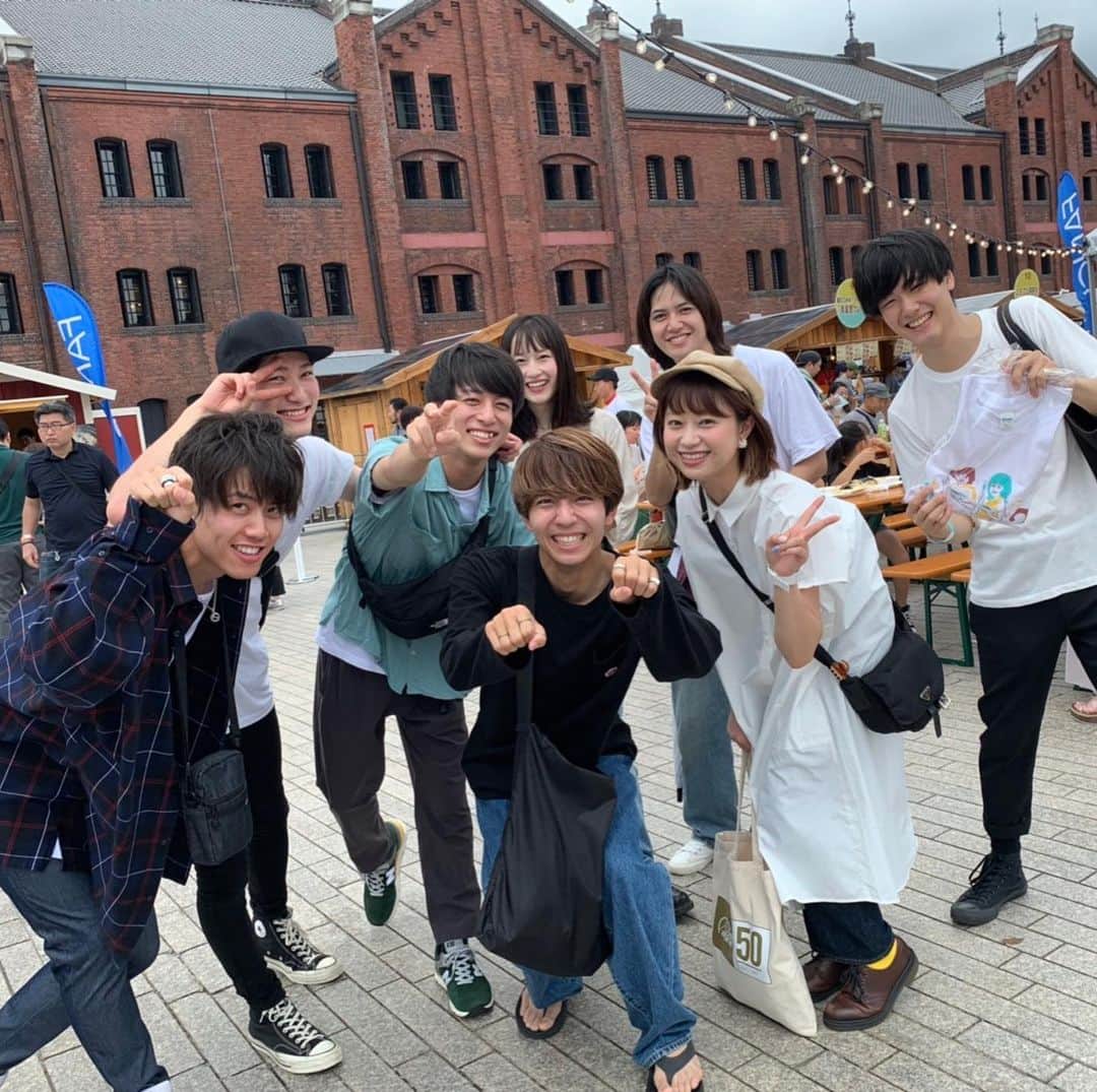 のインスタグラム：「カレーと音楽のコラボは 正義でした...！🍛🎶 汗も雨も気にせず 若いみんなに混ぜてもらって、はしゃぎすぎた笑  #curryandmusicjapan2019  #puffy#🦀#🐼 #fivenewold #🍛#🍻#🎶」