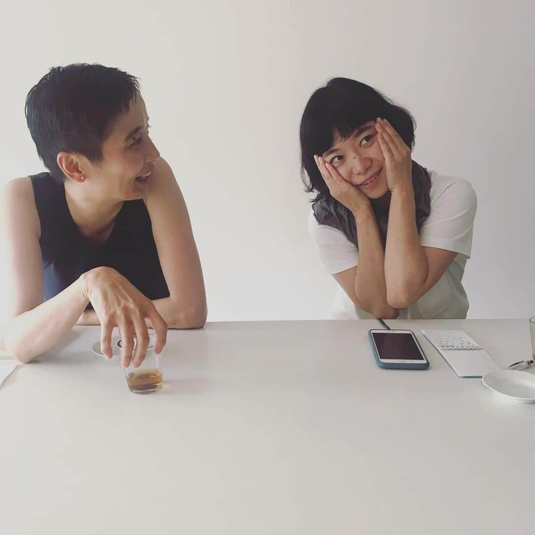 渡辺有子さんのインスタグラム写真 - (渡辺有子Instagram)「先月は体調不良でアップできず。 本日は元気に、この面白いふたりと&premium連載撮影。来月号は早くも秋の気配を感じる料理。それにしても、このおふたりは相変わらずcuteですなぁ❤︎」7月2日 22時41分 - yukowatanabe520