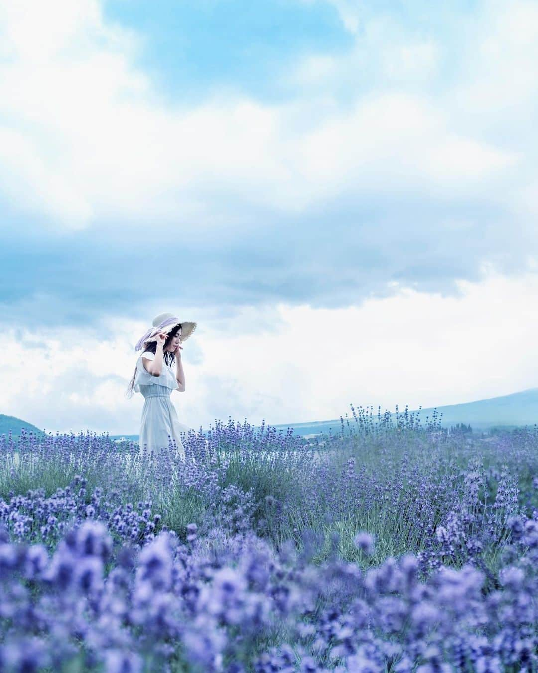 shabonさんのインスタグラム写真 - (shabonInstagram)「* . . . . . 安定の曇活😇 . #曇天lovers . . FUJIFILM X-T3 / XF16-55mm F2.8 R LM WR . Film Simulation / Classic Chrome . . . . . * #igersjp #tokyocameraclub #東京カメラ部 #instagramjapan #team_jp_ #photo_shorttrip #impression_shots #GPW_members_only #as_archive #indies_gram #reco_ig #hueart_life #art_of_japan_ #ig_phos #daily_photo_jpn #visitjapanjp #jp_mood  #japan #indy_photolife #japan_daytime_view #yamanashi #lavender #ラベンダー #fujifilmxt3 #xt3 #Fujifilm #fujifeed  #fujifilm_xseries #今日もx日和」7月2日 22時42分 - shabon