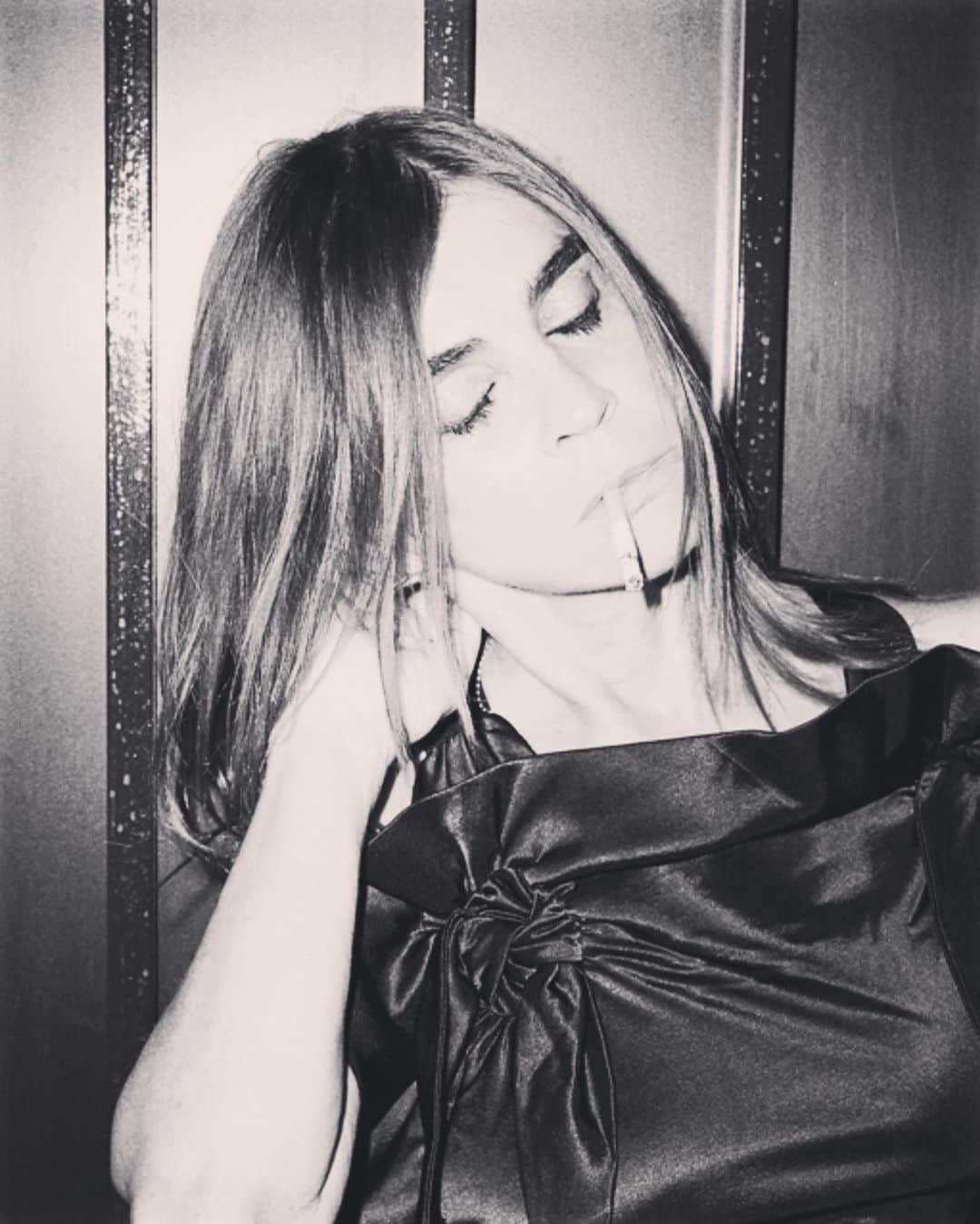 カリーヌ・ロワトフェルドのインスタグラム：「Peaceful“ le repos du guerrier”  @pahuedefontenay @riccardotisci17」