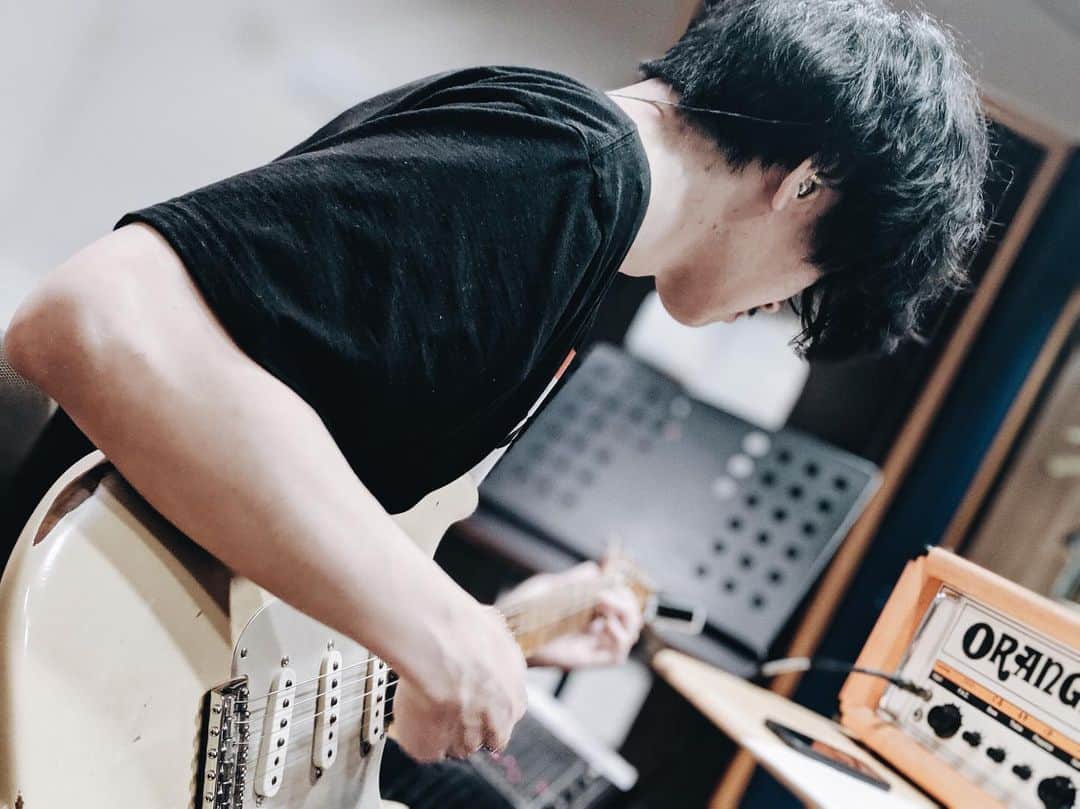 佐藤純一さんのインスタグラム写真 - (佐藤純一Instagram)「2019 6.29 Recording Bass : Yu Suto Guitar : yuxuki waga . #recording #recordingstudio #recordingsession #bass #bassist #guitar #guitarist #fender #fenderstratocaster #stratocaster #producer #producerlife #musicproducer #musician #artist #artistlife #須藤優 #yusuto #yuxukiwaga」7月2日 22時45分 - junichisato__