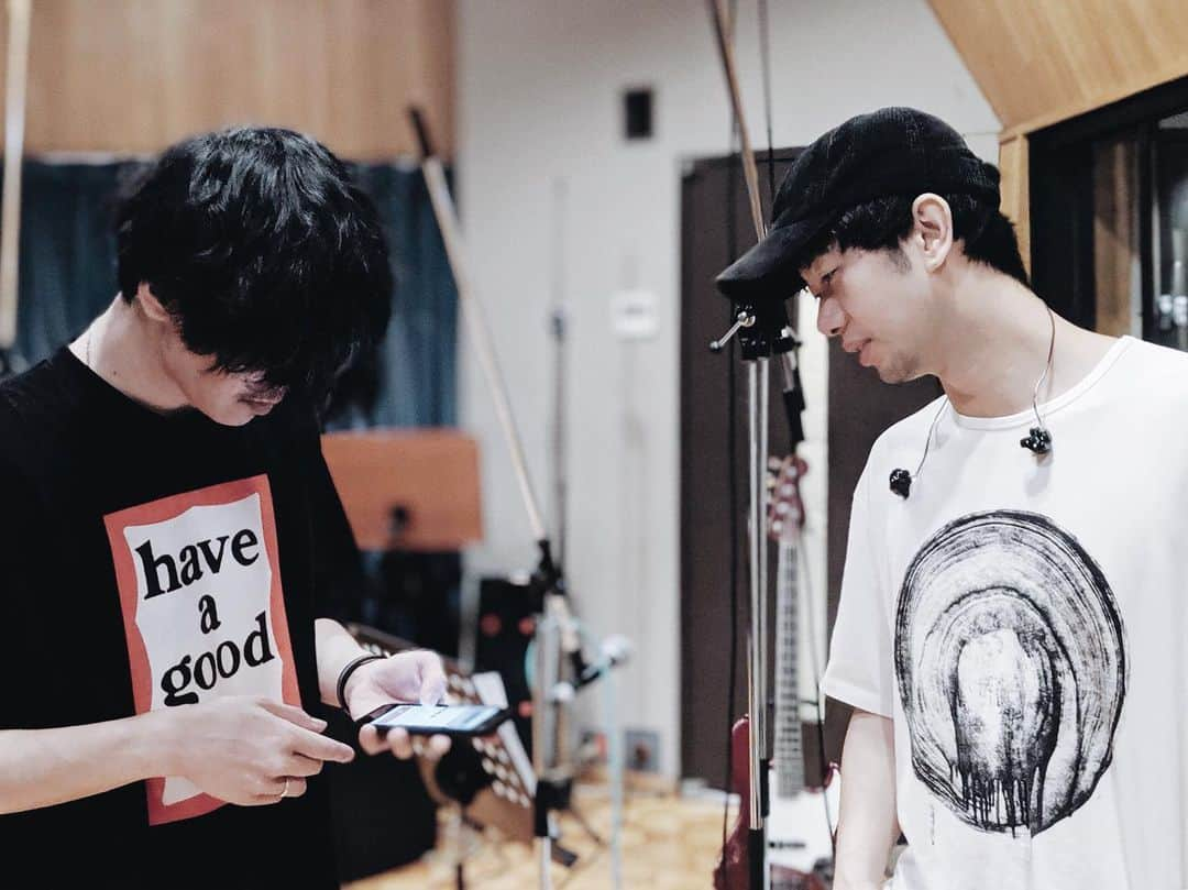 佐藤純一さんのインスタグラム写真 - (佐藤純一Instagram)「2019 6.29 Recording Bass : Yu Suto Guitar : yuxuki waga . #recording #recordingstudio #recordingsession #bass #bassist #guitar #guitarist #fender #fenderstratocaster #stratocaster #producer #producerlife #musicproducer #musician #artist #artistlife #須藤優 #yusuto #yuxukiwaga」7月2日 22時45分 - junichisato__