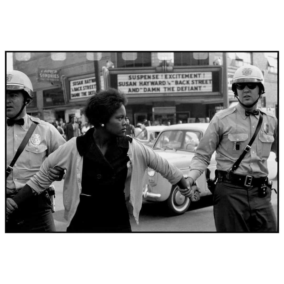 Magnum Photosさんのインスタグラム写真 - (Magnum PhotosInstagram)「"Damn the Defiant!" Arrest of a demonstrator. Birmingham, Alabama. USA. 1963. . Today marks the 55th anniversary of the Civil Rights Act of 1964, which outlawed discrimination based on race, color, religion, sex, or national origin. . © @brucedavidsonphoto/#MagnumPhotos . #civilrights #civilrightsact #civilrightsmovement #BruceDavidson」7月2日 23時00分 - magnumphotos