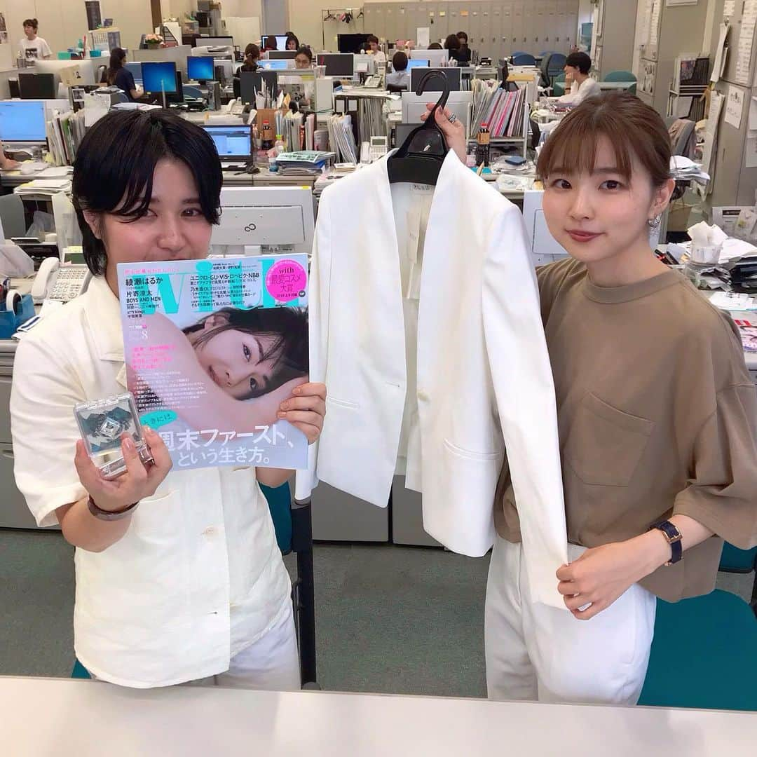 withさんのインスタグラム写真 - (withInstagram)「【🎁豪華プレゼントあり🎁】 インスタライブをご覧下さった皆さまありがとうございます😊 ・ 8月号の見どころをお話しさせていただきました☺️✨このインスタライブは3日の17時ごろまでストーリーから視聴できます！ ・ ご紹介した超豪華プレゼントの応募方法はライブを見て確認してくださいね！締切は5日(金)17時までです😊✨ ・ 【プレゼント詳細】 ①PLSTのジャケ&パンツセット XS,S,Mの3サイズからお好きなサイズをプレゼント ✔︎リネンブレンドカラーレスジャケット(¥13000) ✔︎リネンブレンドスティックパンツ(¥7990)  ②ジルスチュアートのブレンドブラッシュブロッサム05(¥4500) . -----------------------🎥💕 #with #ウィズ #雑誌 #雑誌with #with8月号 #綾瀬はるか #インスタライブ #インスタライブプレゼント #🎥 #🎁」7月2日 22時54分 - with_mag_official