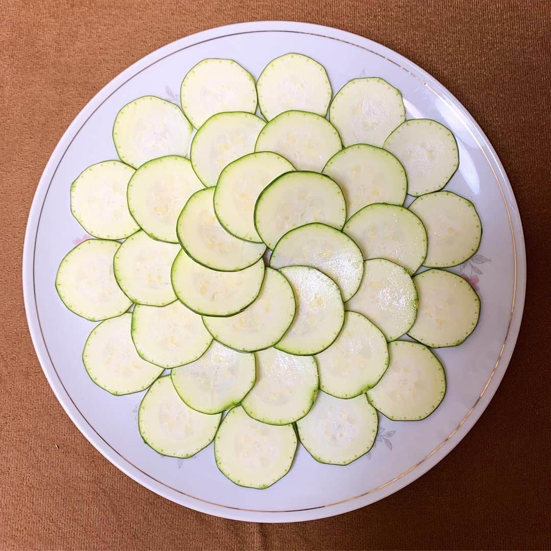 田中セシルさんのインスタグラム写真 - (田中セシルInstagram)「＊ Today's maindish! #ズッキーニのカルパッチョ #Zucchinicarpaccio #LoveGReen #LoveZucchini #キャンティードレッシング #セシル飯」7月2日 22時57分 - ceciltanaka