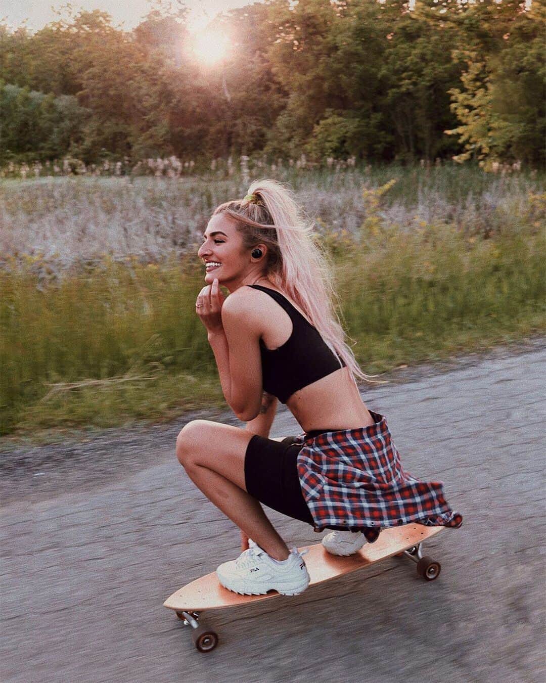 BOSEさんのインスタグラム写真 - (BOSEInstagram)「Longboarding through life — all smiles. #SummerVibes #SoundSport Free​ . . Thanks for the awesome photo @stuffhannahdoes! Share yours by using #MyBose for a chance to be featured.​」7月2日 22時59分 - bose