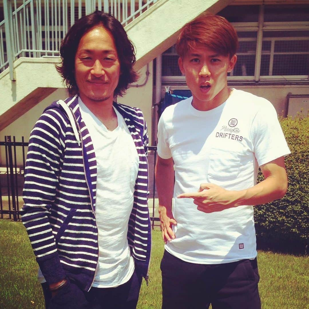 石川直宏さんのインスタグラム写真 - (石川直宏Instagram)「‪宏介とは以前も今日も想いを包み隠さず伝え合ってきました。葛藤があったのは正直にしか生きられない本人の姿・表情を見れば痛いほど分かっていました。だからこそ、悩みに悩み抜いた決断を俺は尊重し、新たなチャレンジを応援したい。生き様を見せて欲しい。‬ ‪. ただ、シャーレを一緒に掲げたかった。‬ . #太田宏介 #完全移籍 #名古屋グランパス #fctokyo #FC東京 #tokyo #blueandred #青赤魂 #一生FC東京ファミリー #fctokyoclubcommunicator  #FC東京クラブコミュニケーター  #CC #石川直宏」7月2日 23時11分 - sgss.18