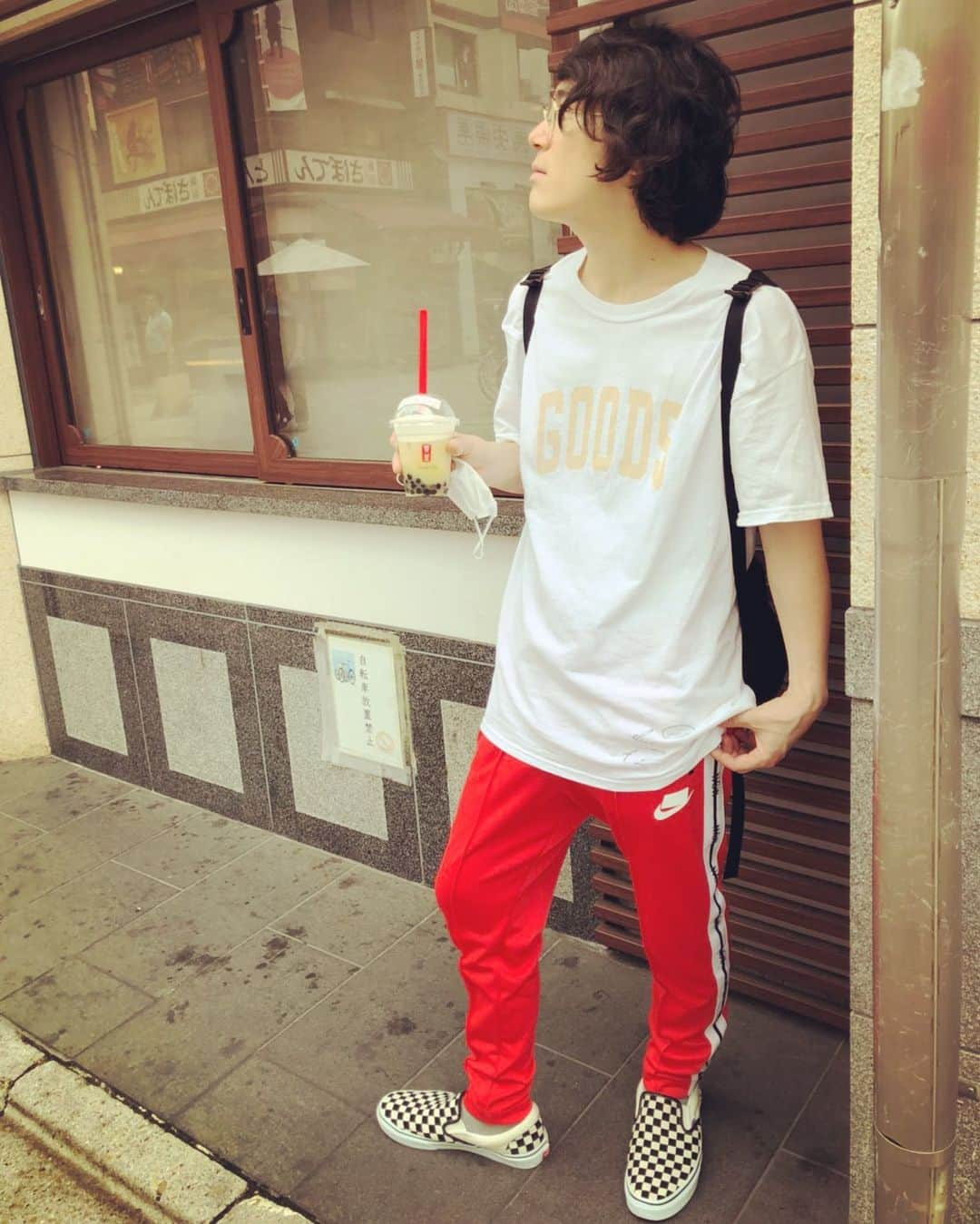 スーパー3助さんのインスタグラム写真 - (スーパー3助Instagram)「#今日の私服 15  #やついさんのバースデーTシャツ  #ナイキのジャージ  #バンズベタスリッポン  #ベタゴンチャミルクフォームジャスミングリーンティー」7月2日 23時12分 - super3suke_nyankostar