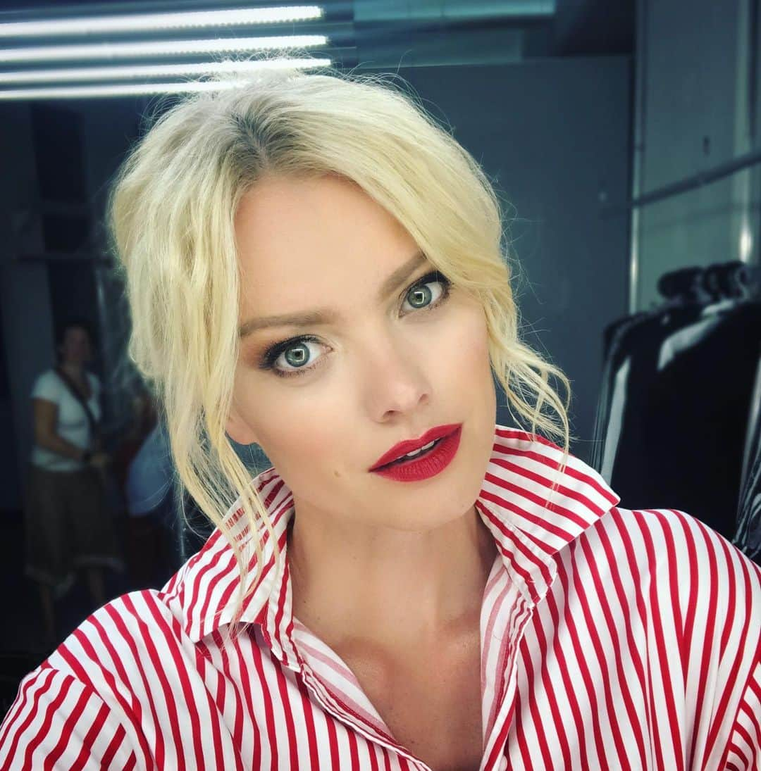 フランツィスカ・クヌッペさんのインスタグラム写真 - (フランツィスカ・クヌッペInstagram)「One of many makeup looks today for my new secret project ❤️💋✨🤫🙌🏻 ... by @elnaz_visage  #vienna #shooting #newproject #soon #pssst #lovemyjob #enjoylife #everysecond」7月2日 23時14分 - franziskaknuppe