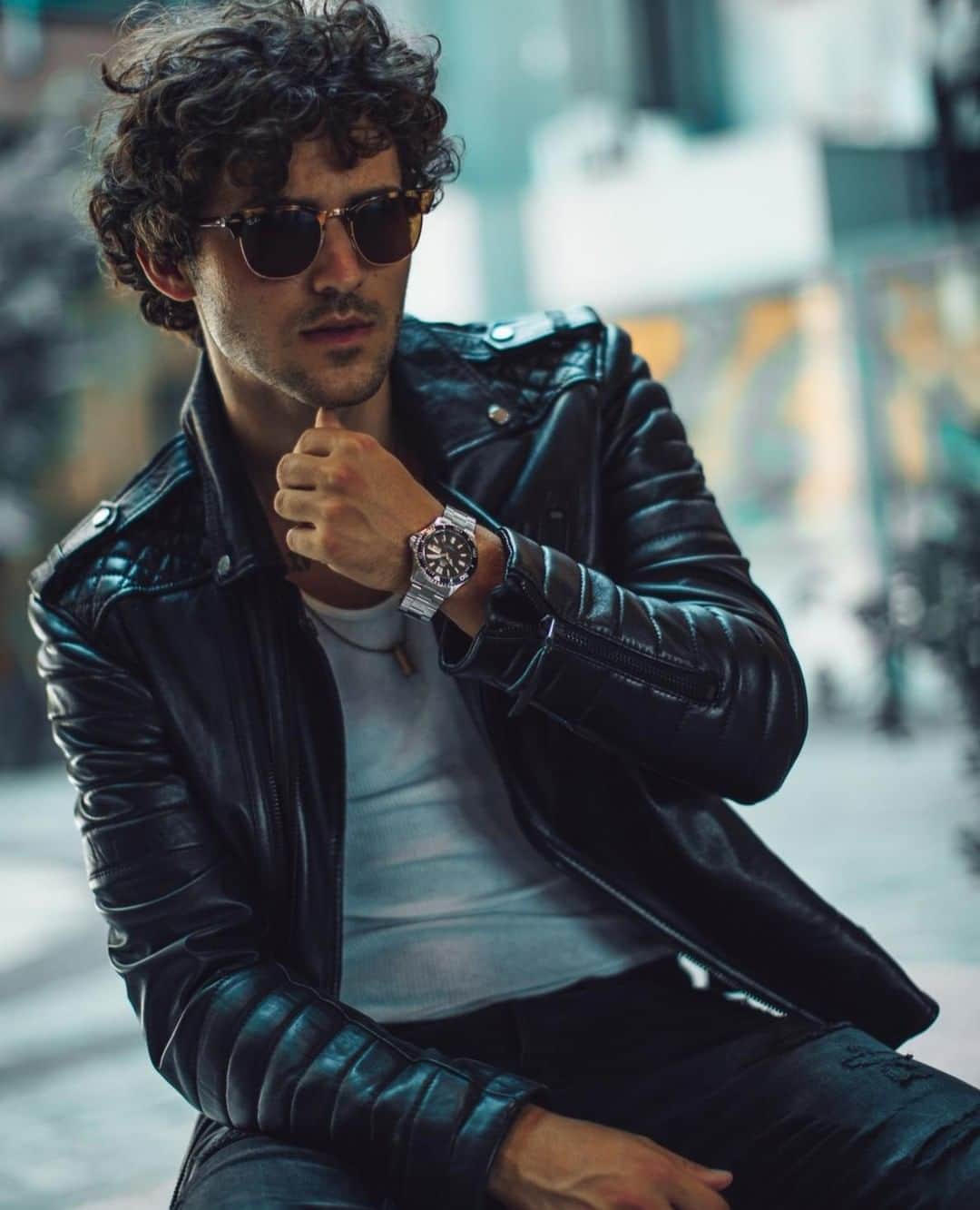 Orient Watchさんのインスタグラム写真 - (Orient WatchInstagram)「Give a subtle nod to the stylish-cool trend with a leather jacket and a touch of silver around your wrist. #orientstyle⁠ ⁠ ⁠ ⁠ .⁠ .⁣⁠ #mensfashion #watches #Mens #mensfashiontrends #menofinstagram #manly #fashionblog #Dapper #FashionAddict #Classy #fashiongram #Menswear #suitandtie #mensstyle #StyleInspiration #menwithclass #Guyswithstyle #menwithstyle #suited #Class #meninsuits #menstyleguide #menstagram #mensclothes #dapperstyle #MensfashionBlogger #Mensfashionblog #watchporn #watchesofinstagram⁠」7月2日 23時17分 - orientwatch