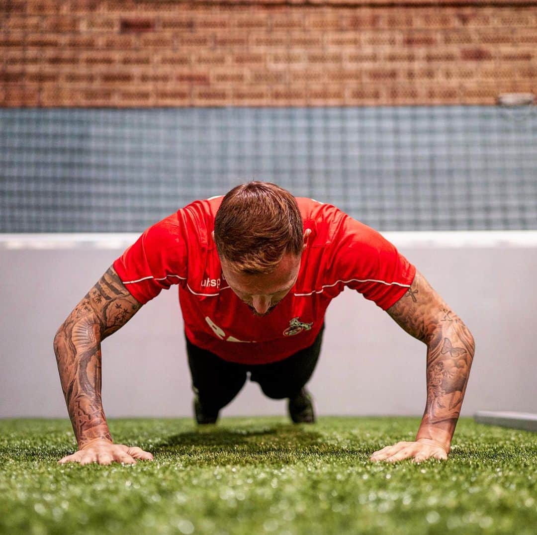 マルコ・ヘーガーのインスタグラム：「Back @fckoeln @bundesliga_en 💪🏻 Haltungsnote? @max_weuthen  #back #work #preseason #start #effzeh #köln #inked #tattoo #blessed #proud #together #mh6 #liebedeinestadt」