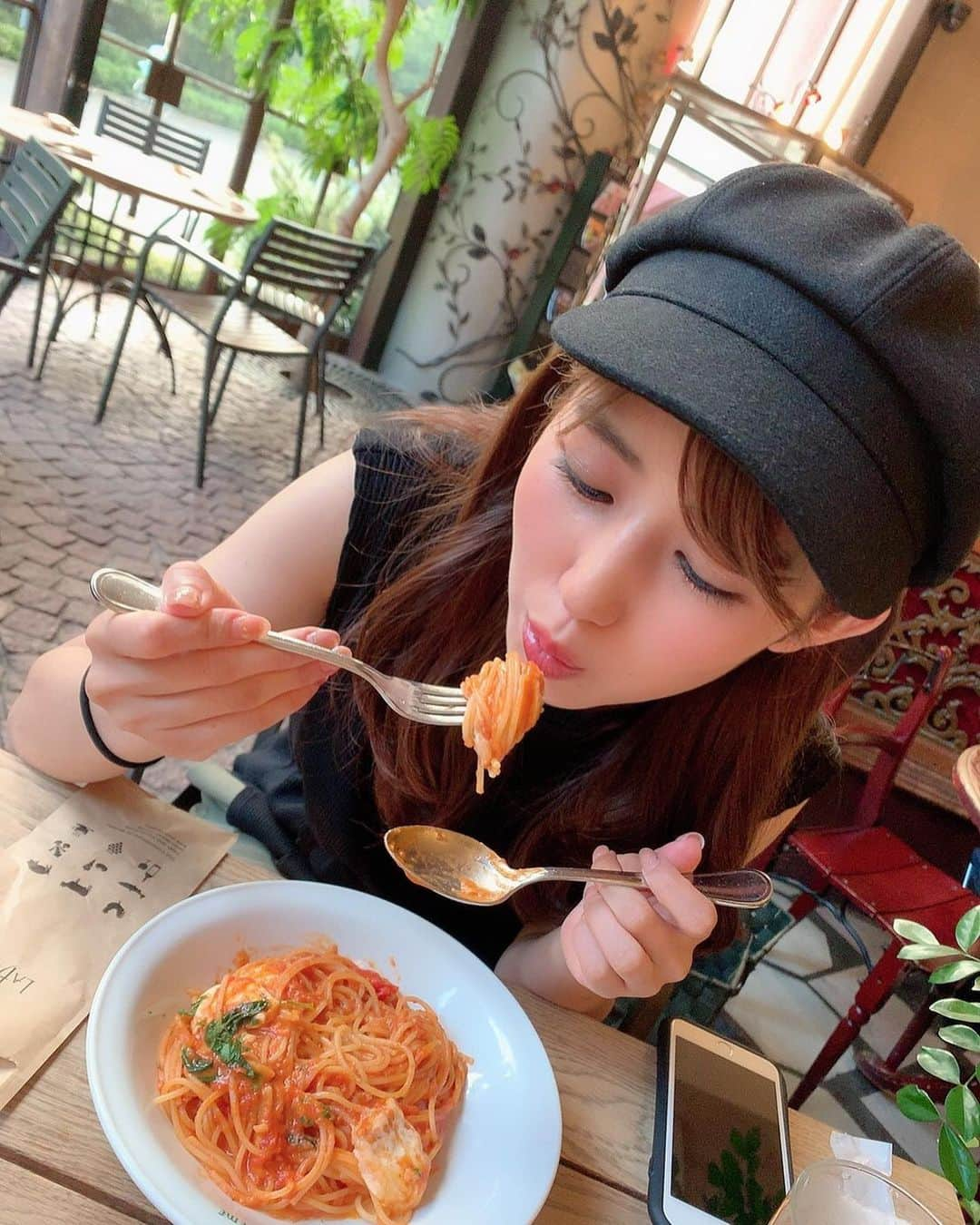 篠原栞那さんのインスタグラム写真 - (篠原栞那Instagram)「♥ もぐもぐ系あんまりのせへんけど 4コマ漫画みたいに彩愛が撮ってくれたからのせとく。笑  #パスタ #猫舌 #1本出てるよ」7月2日 23時35分 - shinohara_kanna