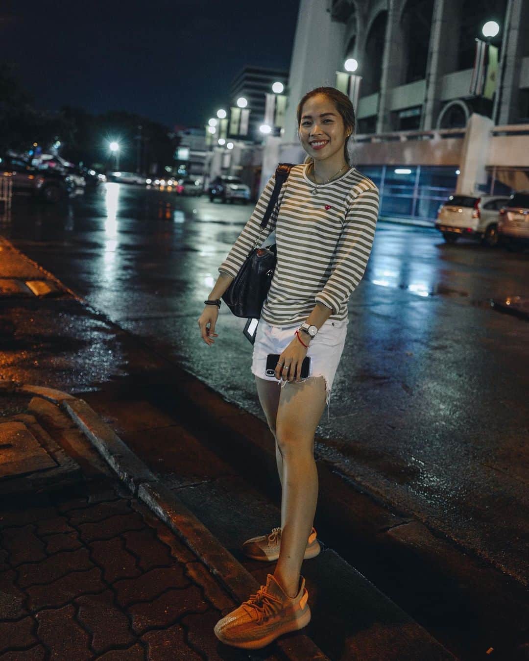 ラチャノック・インタノンのインスタグラム：「ถ้าไม่ชอบติดหรู​ หันมาชอบหนูดูสิคะ 😛」