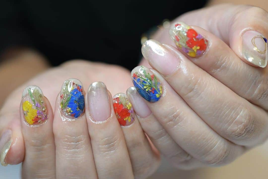 Yuka Maeda ::manicurelistのインスタグラム：「SUMMER ver！！ . . 大阪市北区 梅田.中崎町.駅から徒歩7分🚶‍♀️ CADENAS nail eyelash  マツエクアカウント @cadenaseyelash LINE:@ cadenas 🆔検索🙋‍♀️ tel:06-4792-8617. cadenas.nail@gmail.com. . #ネイル #ジェルアート #大人かわいい #梅田ネイル #堂山町 #大人ネイル #個性派ネイル #クリアネイル #ジェルネイル #nail #notd #ニュアンスネイル #instanail #ワンカラー #春ネイル  #ネイルデザイン #ongels #美甲 #osaka  #ジェルデザイン #cadenas #指甲 #spring #Insatnails #fashion #シアーネイル #うる艷ネイル #トレンドネイル  #ハーバリウム #押し花ネイル」