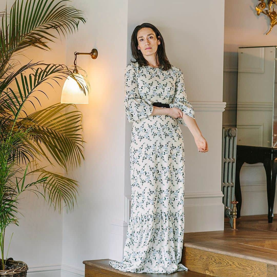 MATCHESFASHION.COMさんのインスタグラム写真 - (MATCHESFASHION.COMInstagram)「'I’ll wear a bold print or a bright colour for an event but need the shape to be deliberate and precise' – #Fleabag actor Sian Clifford shares her style secrets. Tap to shop the look and read the full story via the link in bio. @bbcfleabag @siansstillspace 📸 @philltaylormade」7月2日 23時40分 - matches