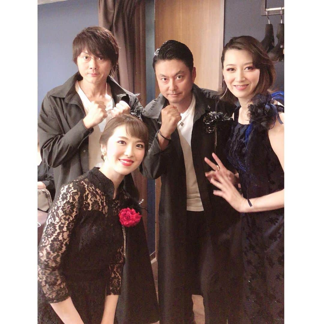 咲花莉帆さんのインスタグラム写真 - (咲花莉帆Instagram)「一昨日﻿ ﻿ #KanameBeans  in  BLUE NOTE TOKYO ﻿ ﻿ たくさんのお客様﻿ 凰稀さん﻿ Harlemのヒカルさん、ツドイさん﻿ バンドの皆様﻿ 構成曲編の宮崎誠さんと﻿ ﻿ 素敵な時間を過ごさせていただきました。﻿ ﻿ ﻿ 現役の頃の﻿ ﻿ いつかディナーショーに出たい﻿ ﻿ という夢をまさか今叶えて頂けるなんて… ﻿ ﻿ ﻿ 幸せな時間を頂けた事に心から感謝して…﻿ ﻿ そして見つけた宿題をいつか提出できるように﻿ ﻿ これからも心を込めて歌っていきたいと思います！﻿ ﻿ ﻿ #bluenotetokyo  #94期 #咲花莉帆 でした #きょうこ が愛称です﻿ #凰稀かなめ さん﻿ #Harlem のヒカルさんツドイさん﻿ #幸せな時間 でした そして﻿ #緊張しました ﻿ #まだまだ修行が足りない ！」7月2日 23時52分 - sakihanariho94