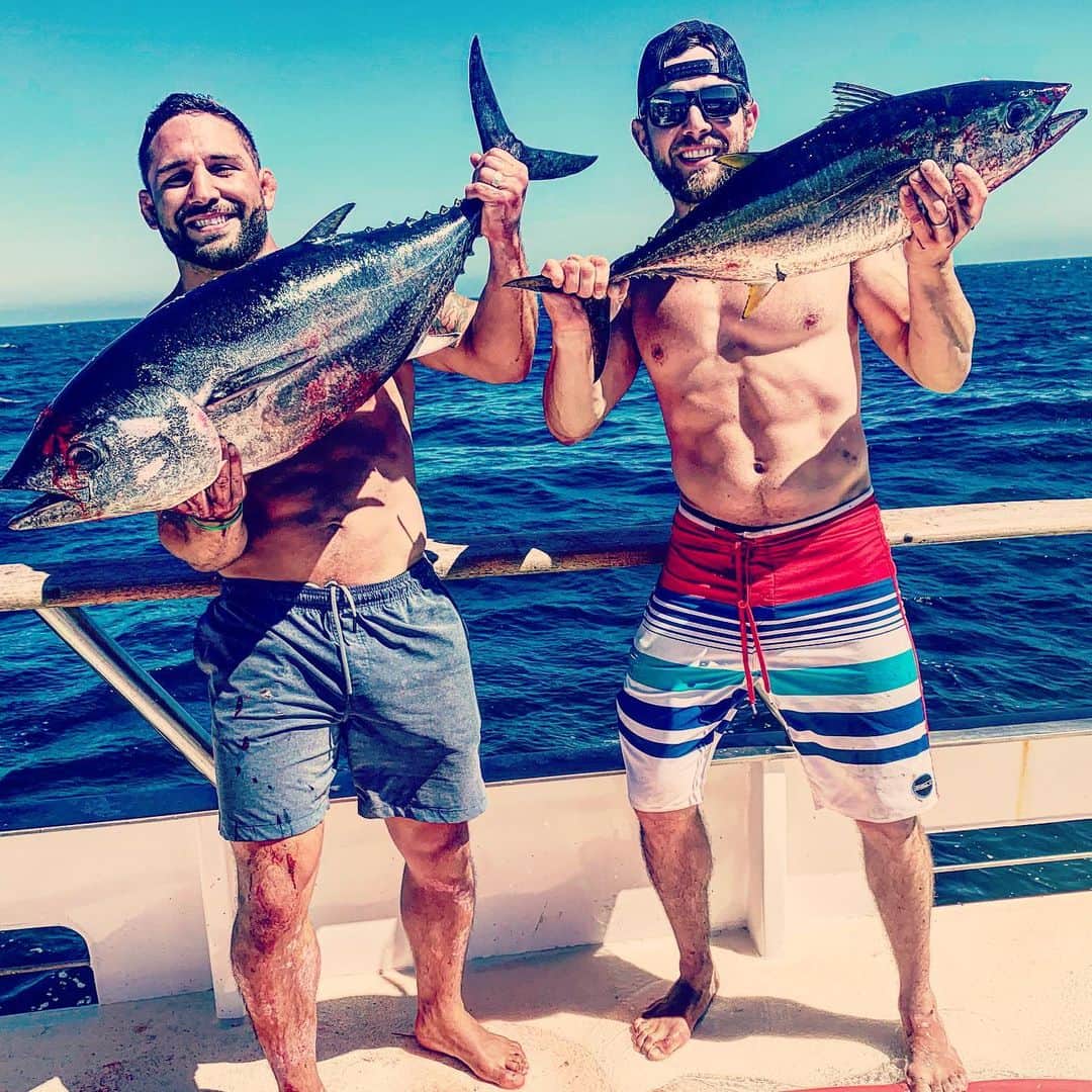 マックス・シエリオットさんのインスタグラム写真 - (マックス・シエリオットInstagram)「Epic trip with my boy @chadmendes . More pics to come 😬🙌🎣 #tuna #tunatuesday #fishing #countryboys」7月3日 0時02分 - maxthieriot