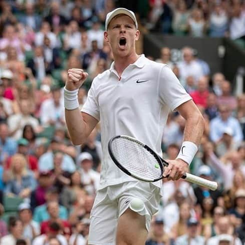 カイル・エドマンドさんのインスタグラム写真 - (カイル・エドマンドInstagram)「Amazing support last night on centre court, thank you guys. Onto the next match... @wimbledon 📷: @simonbruty  #wimbledon #centrecourt」7月3日 0時05分 - kyle.edmund