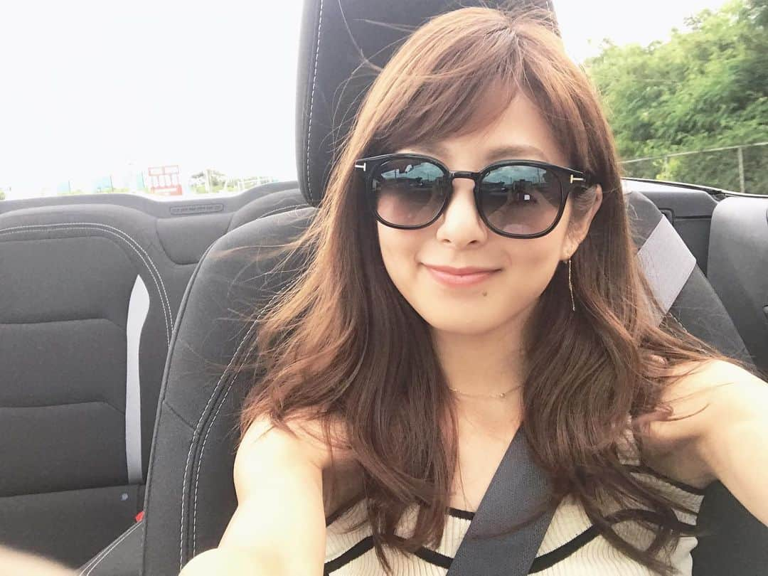 中島遥さんのインスタグラム写真 - (中島遥Instagram)「オープンカー🚘 去年のグアム( ´∀｀)✨ 最高に気持ちよかった思い出がある🙈！！ 今日は頭痛でバタンキュー_(:3」z)_ 気圧の影響だね😫 辛いよー😫 明日に備えて寝ます🙋‍♀️ おやすみなさい😴  #撮影会#撮影#model#モデル#portrait#ロケ#ファインダー越しの私の世界#東京カメラ部#カメラ#一眼レフ#フォロー#カメラ女子#follow#japan#japanesegirl #中島遥#いいね#コメント#ありがとうございます」7月3日 0時06分 - haruka_nakashima