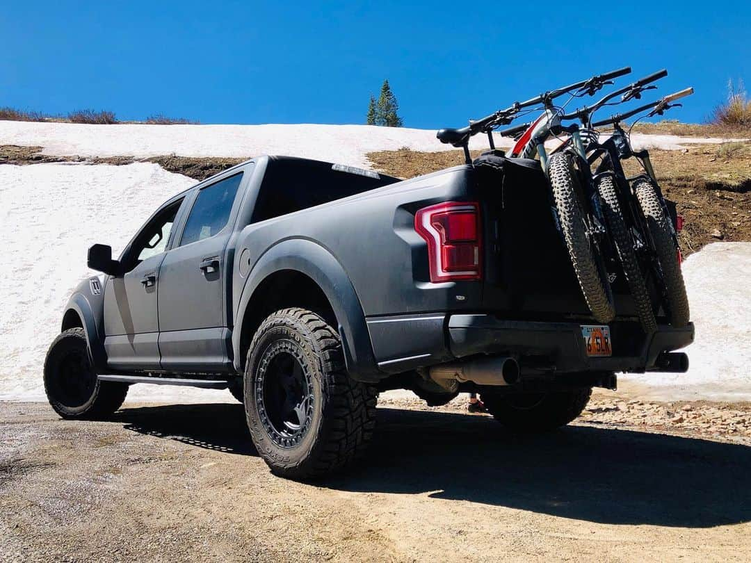 ケン・ブロックさんのインスタグラム写真 - (ケン・ブロックInstagram)「Well, it might be July, but we still have some snow in Park City! Go home snow, you’re drunk/I have mountain biking I want to do! #mountaintownlife #ParkCity」7月3日 0時06分 - kblock43